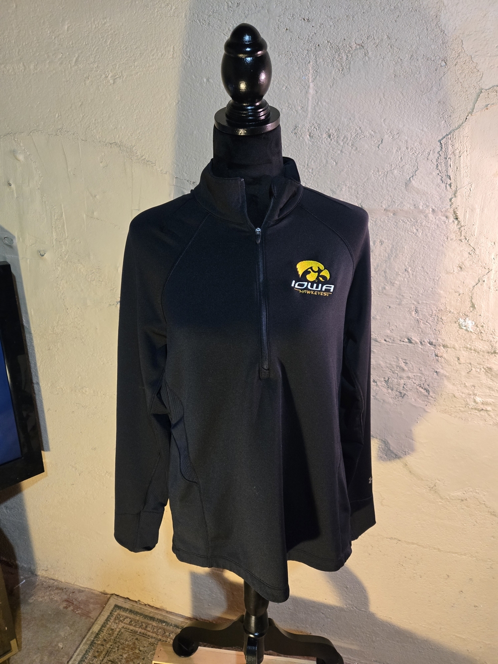 Women's Medium Iowa Hawkeyes Under Armour Semi Fitted Cold Gear 1/4 Zip Pullover